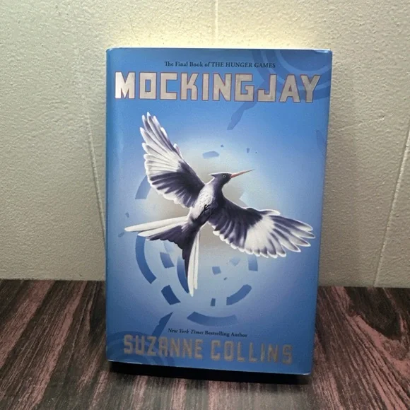 The Hunger Games Book Set - Black, Blue, Red Covers. 5 Books - Picture 7 of 12